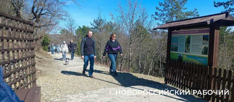 В Новороссийске, Геленджике и Абрау просто толпы людей