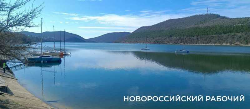 В Новороссийске, Геленджике и Абрау просто толпы людей