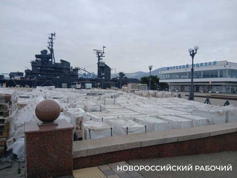 В Новороссийске лавочки установили на велодорожках. Теперь ищут другое место