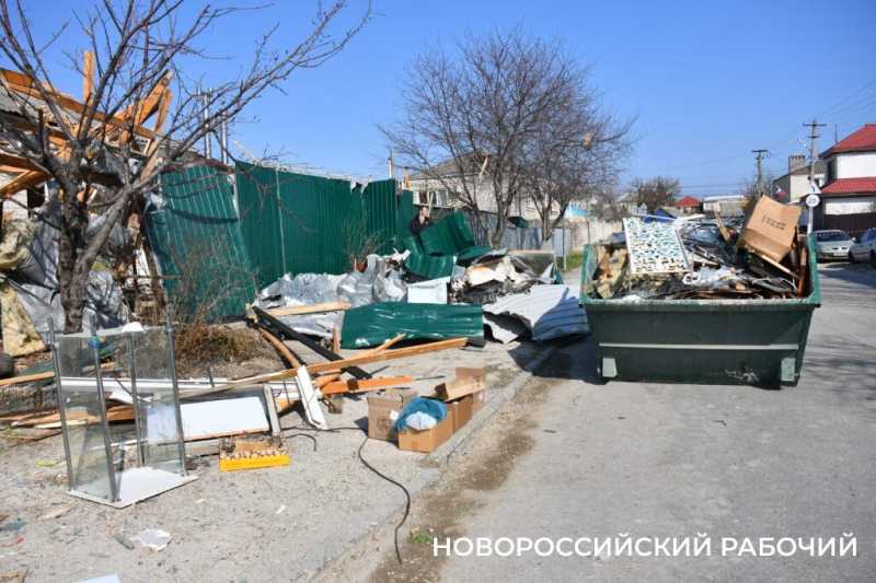 В Новороссийске от осколков БПЛА женщину спасла тюлевая занавеска