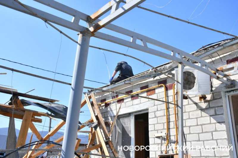 В Новороссийске от осколков БПЛА женщину спасла тюлевая занавеска