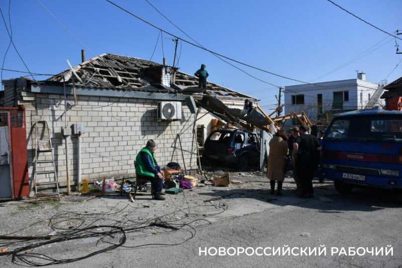 В Новороссийске от осколков БПЛА женщину спасла тюлевая занавеска