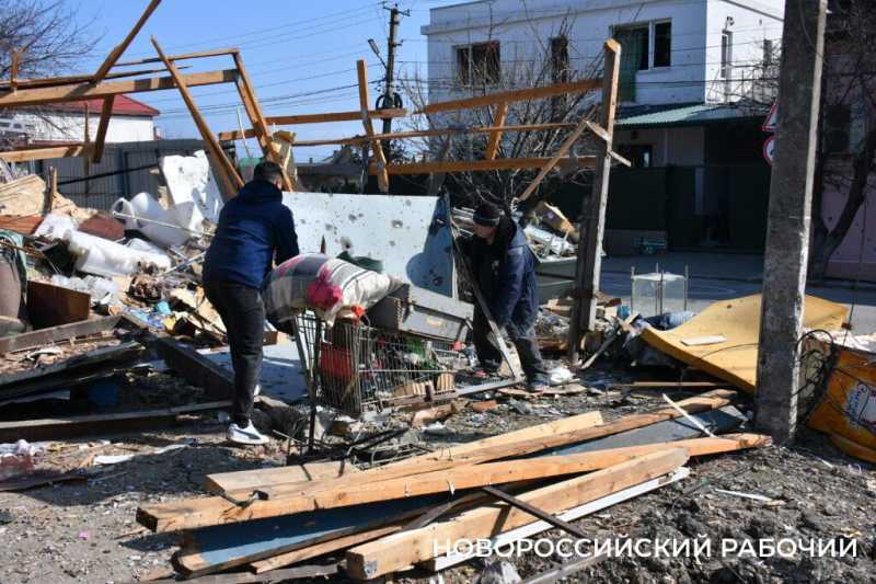 В Новороссийске от осколков БПЛА женщину спасла тюлевая занавеска