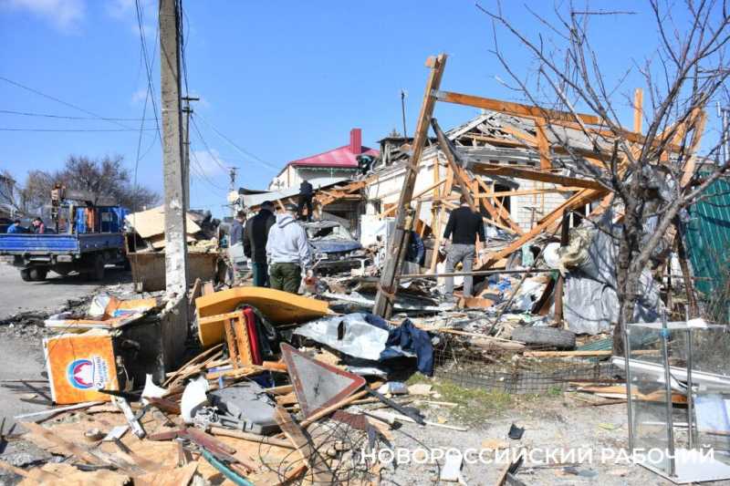 В Новороссийске от осколков БПЛА женщину спасла тюлевая занавеска
