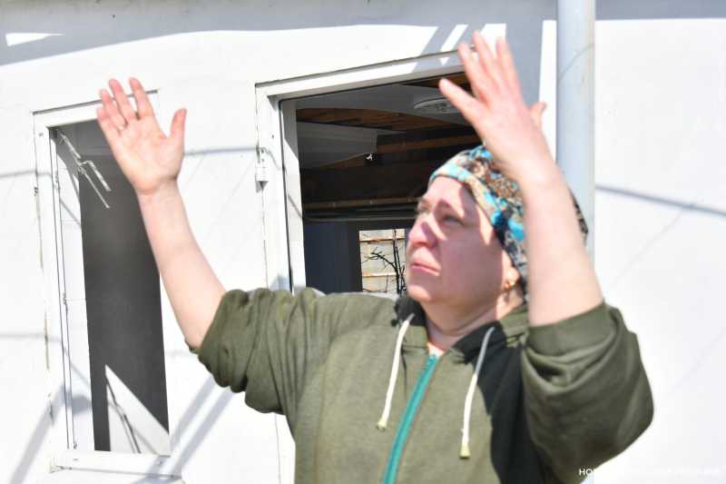 В Новороссийске от осколков БПЛА женщину спасла тюлевая занавеска