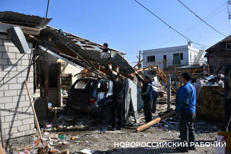 В Новороссийске от осколков БПЛА женщину спасла тюлевая занавеска