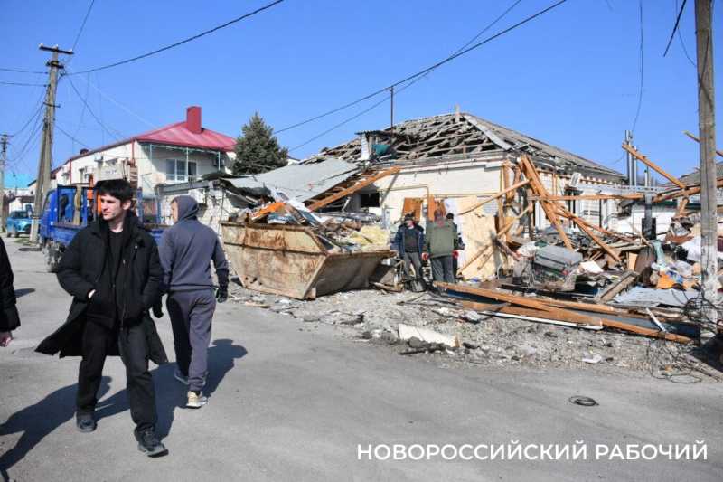 В Новороссийске от осколков БПЛА женщину спасла тюлевая занавеска