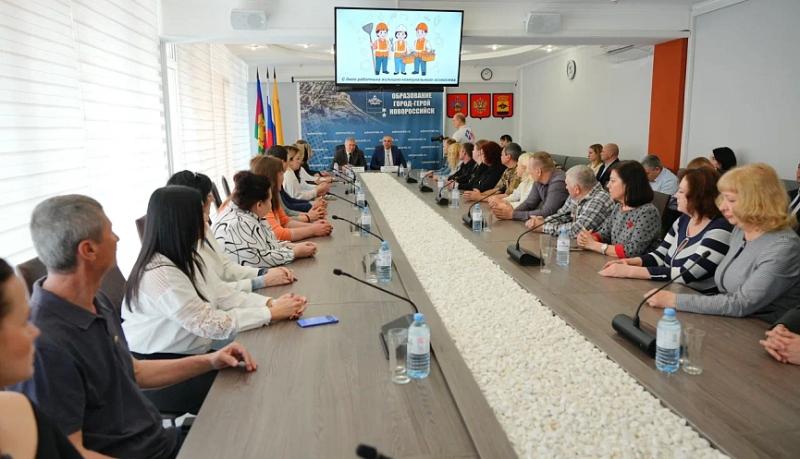В Новороссийске поблагодарили за труд и преданность профессии лучших представителей отрасли бытового обслуживания населения и ЖКХ