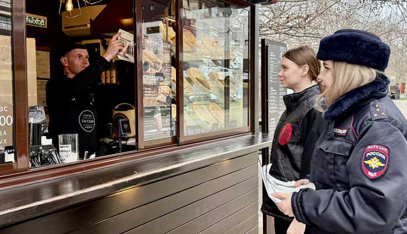 В Новороссийске полицейские, волонтеры и общественники присоединились к информационно-разъяснительной кампании по киберграмотности &laquo;Антидроп&raquo;