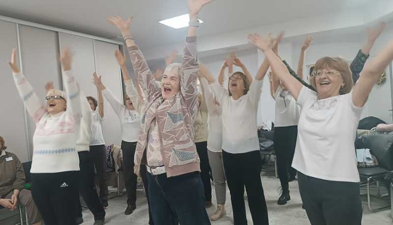 В Новороссийске прошёл мастер-класс по йоге смеха в рамках проекта &laquo;Жизнелюбы 60+&raquo;