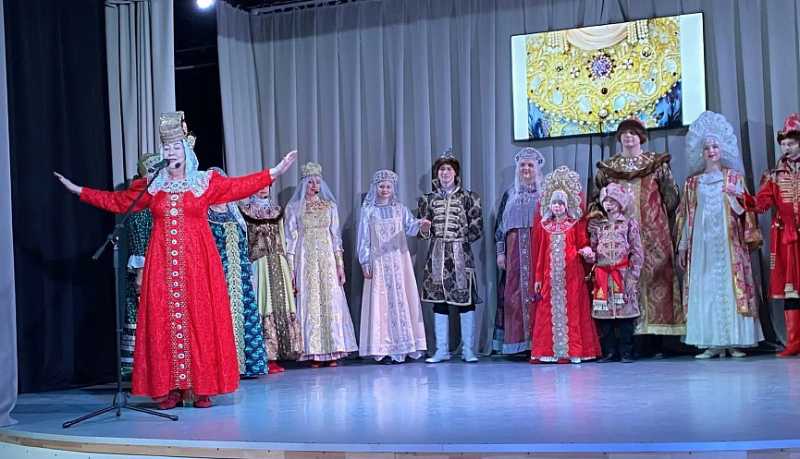 В Новороссийске прошли дефиле и открытые лекции по истории русского народного и казачьего костюма