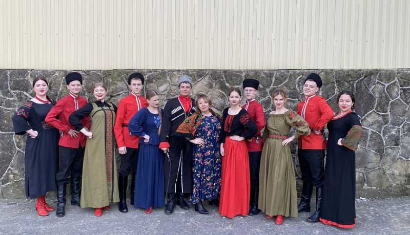 В Новороссийске прошли дефиле и открытые лекции по истории русского народного и казачьего костюма