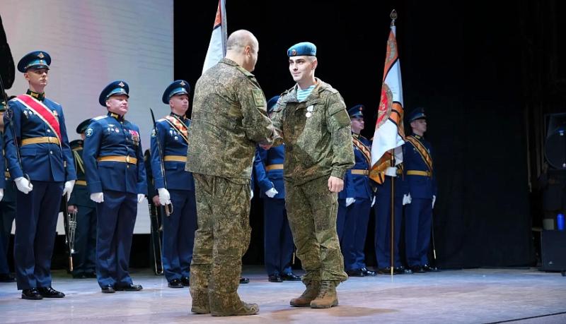 В Новороссийске состоялась торжественная церемония вручения Боевых знамен двум батальонам 7-й гвардейской десантно-штурмовой дивизии