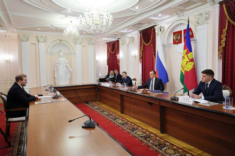 Вениамин Кондратьев встретился с руководством компании-производителя &laquo;умной&raquo; городской мебели