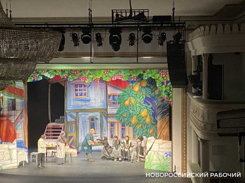 Впервые в Новороссийске актеры приглашают зрителей&hellip; в буфет. Ночью