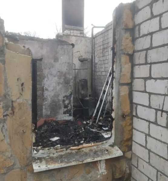 Жители станицы под Новороссийском помогают семье, у которой сгорел дом