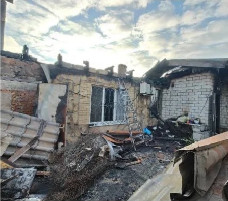 Жители станицы под Новороссийском помогают семье, у которой сгорел дом