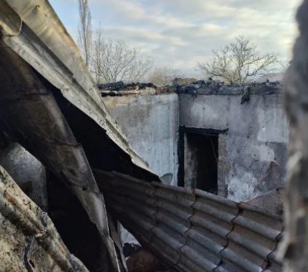 Жители станицы под Новороссийском помогают семье, у которой сгорел дом