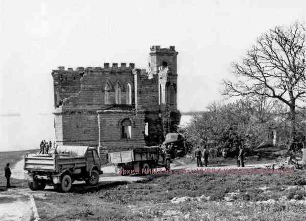 9 апреля 1946 года в Новороссийск прибыл вагон архивных документов