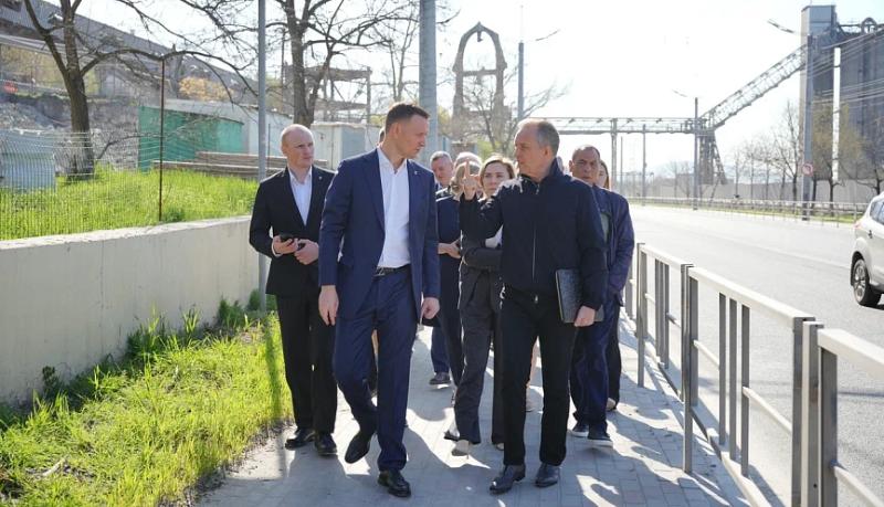 Андрей Кравченко обсудил с руководством ОАО &laquo;Новоросцемент&raquo; проекты реконструкции исторических объектов и благоустройства прилегающей территории