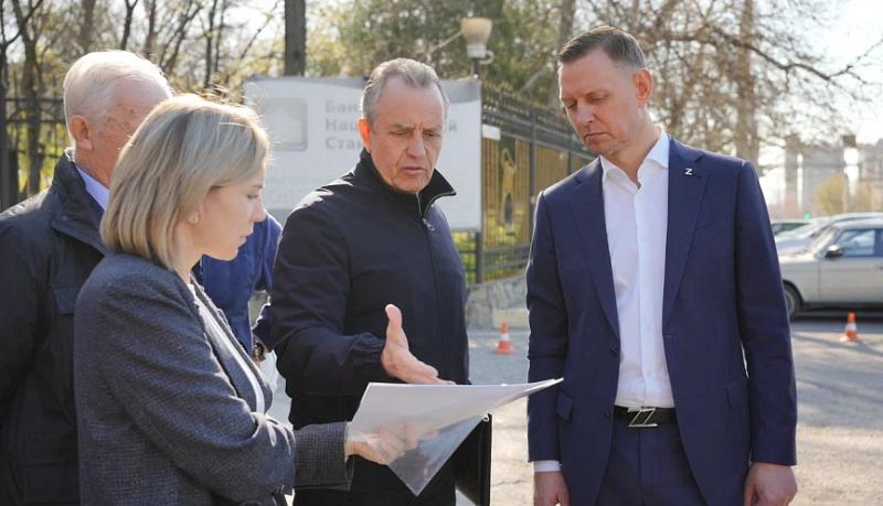 Андрей Кравченко обсудил с руководством ОАО &laquo;Новоросцемент&raquo; проекты реконструкции исторических объектов и благоустройства прилегающей территории