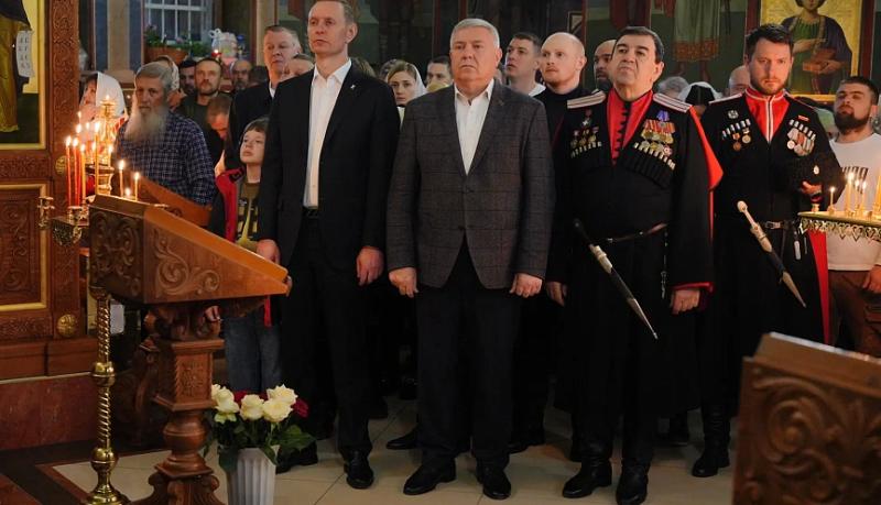 Андрей Кравченко поздравил новороссийцев с праздником Светлой Пасхи