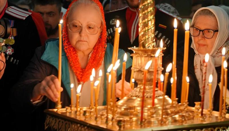 Андрей Кравченко поздравил новороссийцев с праздником Светлой Пасхи