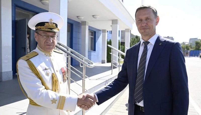 Глава Новороссийска поздравил с 60-летием контр-адмирала Виктора Кочемазова