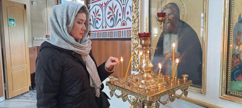 Храмы Новороссийска украшают к празднику Воскресения Господня цветочными композициями