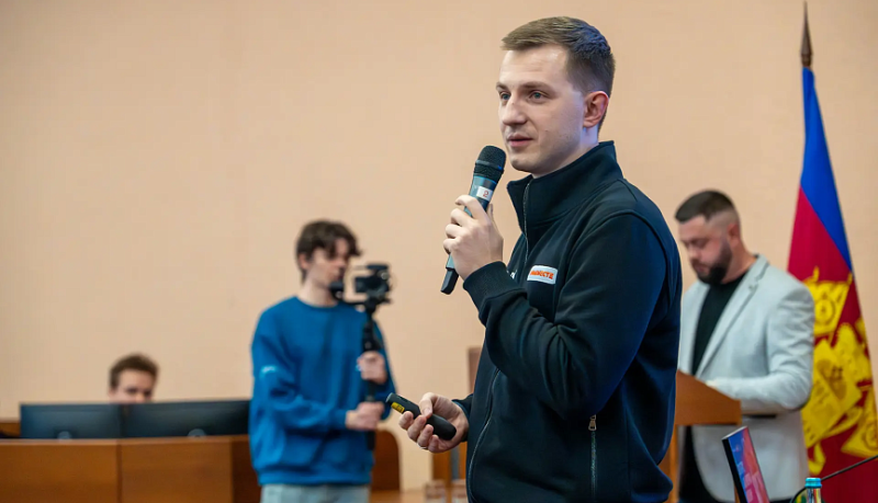 Лидер волонтерского движения России Артем Метелев встретился с добровольцами Краснодарского края