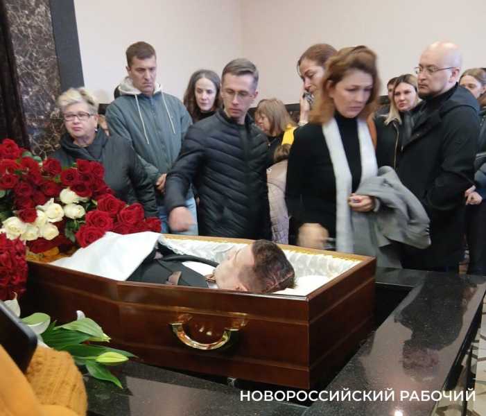 &laquo;Любил людей и помогал&raquo;. Новороссийск простился с Александром Соболевым, общественным деятелем новой формации