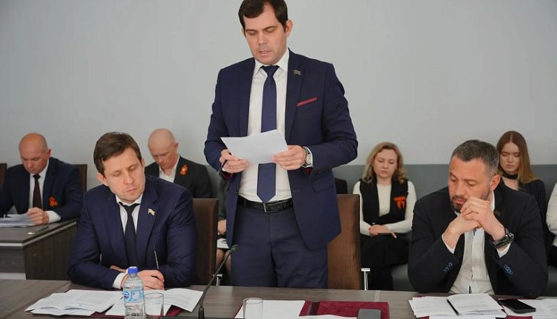 На очередном заседании городской Думы депутаты утвердили внесение изменений в ряд важных для Новороссийска решений