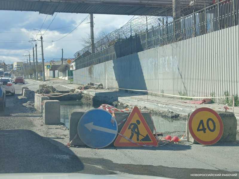 Новороссийцам рассказали, когда заделают самые &laquo;злостные&raquo; ямы, в том числе &laquo;яму мэра&raquo;