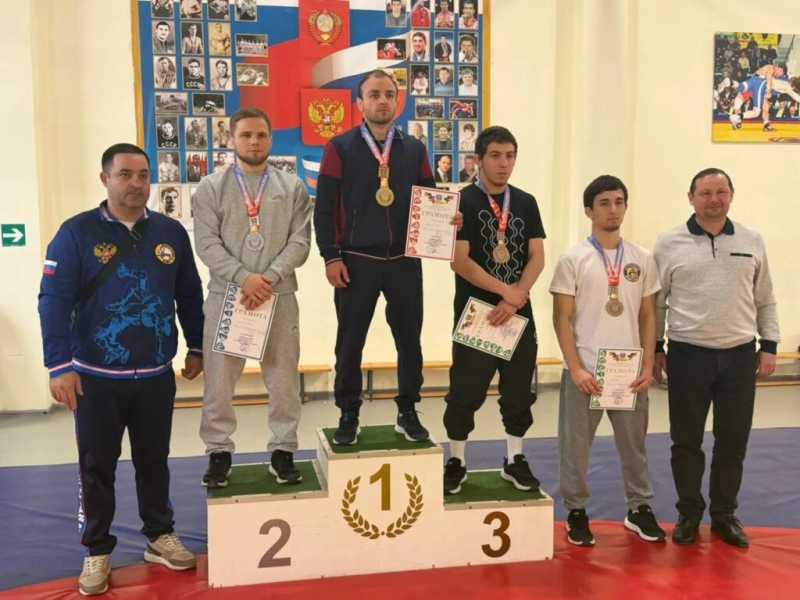 Новороссийские борцы завоевали путевки на чемпионат России