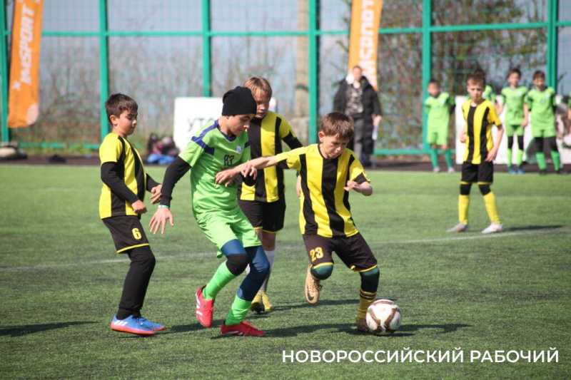 Новороссийские футболисты играли без запасных и завоевали бронзу всероссийского турнира