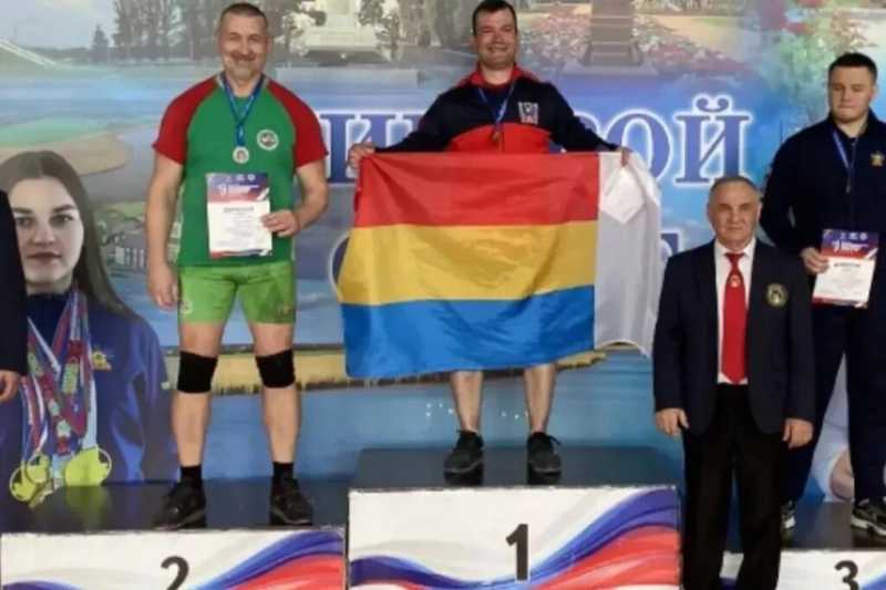 Новороссийские гиревики готовятся к победам на чемпионате России