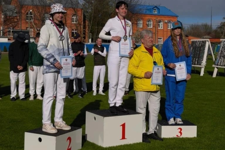 Новороссийские лучники вернулись с медалями первенства и чемпионата края
