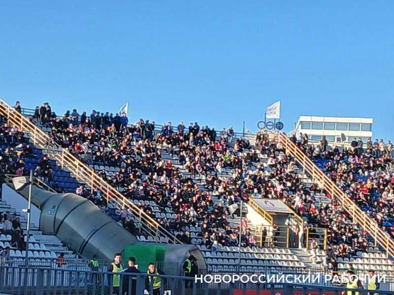 Новороссийский &laquo;Черноморец&raquo; проиграл вратарю саратовского &laquo;Сокола&raquo;