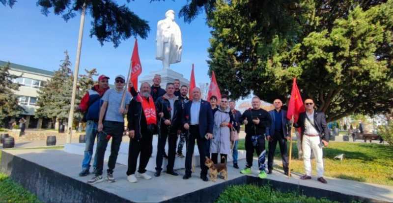 Новороссийский комсомолец &ndash; о Ленине и о себе