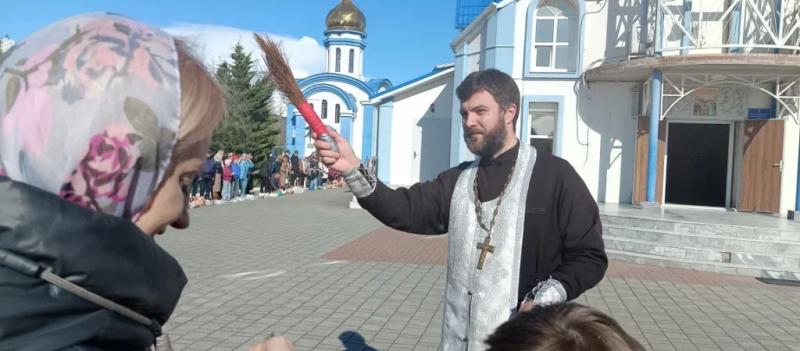 Православные новороссийцы отмечают праздник Светлой Пасхи