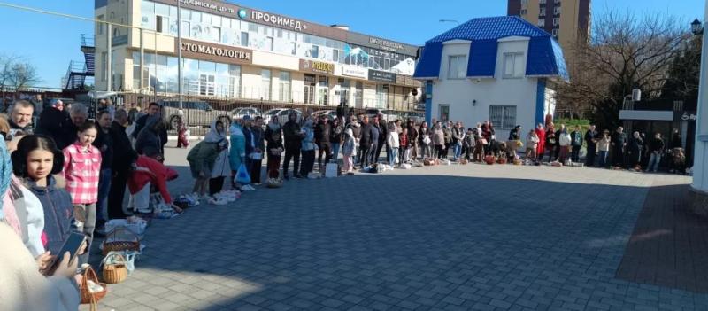 Православные новороссийцы отмечают праздник Светлой Пасхи