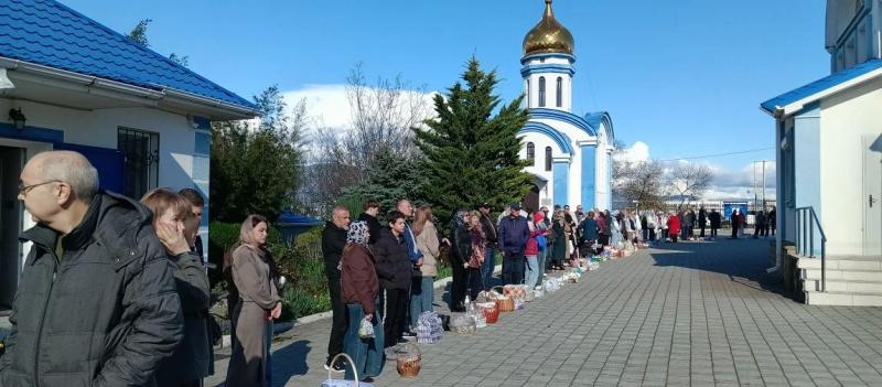 Православные новороссийцы отмечают праздник Светлой Пасхи