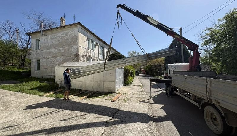 Предприниматели Новороссийска помогают восстанавливать дома, пострадавшие во время атаки вражеских беспилотников