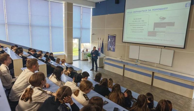 Представители Общественного совета при УМВД России по городу Новороссийску организовали серию профилактических мероприятий для молодежи