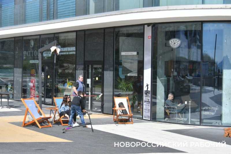 Прогулка по набережной Новороссийска настраивает на лето и отпуск. Фоторепортаж &laquo;НР&raquo;