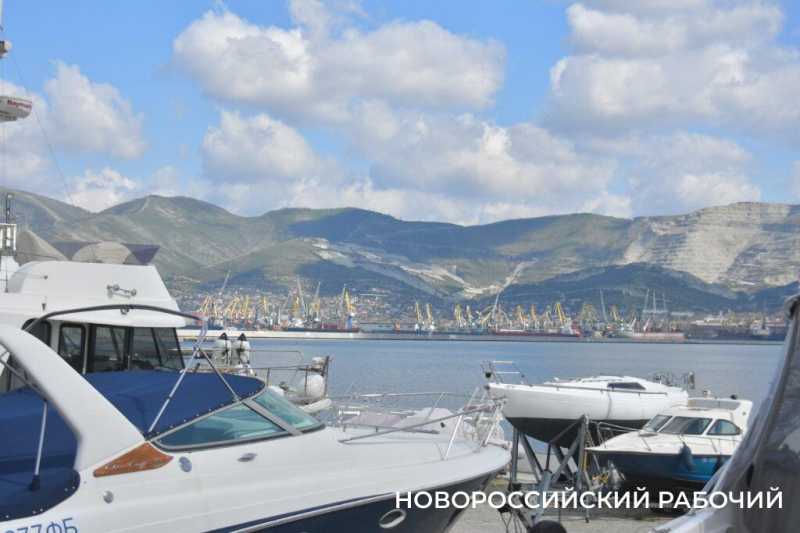 Прогулка по набережной Новороссийска настраивает на лето и отпуск. Фоторепортаж &laquo;НР&raquo;