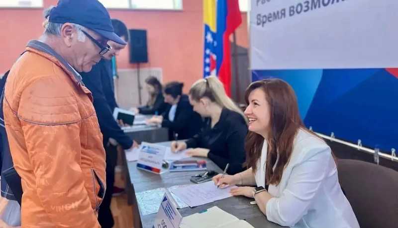 Специалисты службы занятости населения России принимают поздравления с профессиональным праздником