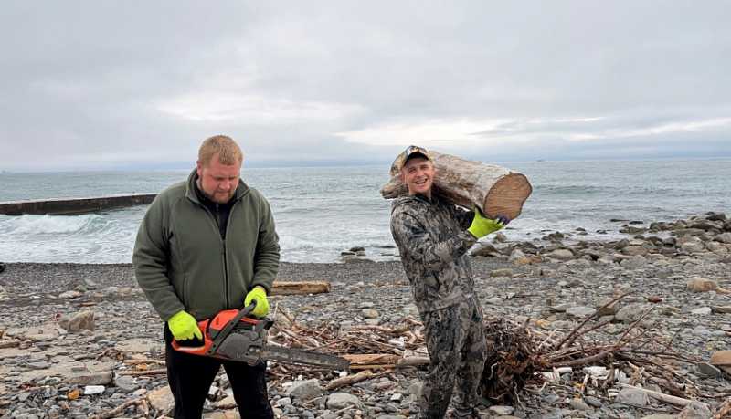 Субботник, согревший в пасмурный день: активисты из Абрау-Дюрсо и Новороссийска очистили морской берег от мусора
