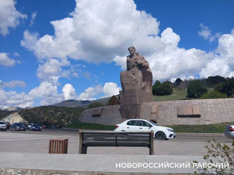 Транзитом через Новороссийск едут на Черноморское побережье весенние туристы