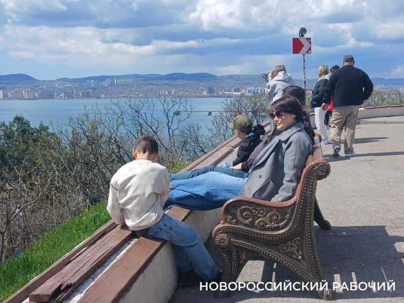 Транзитом через Новороссийск едут на Черноморское побережье весенние туристы